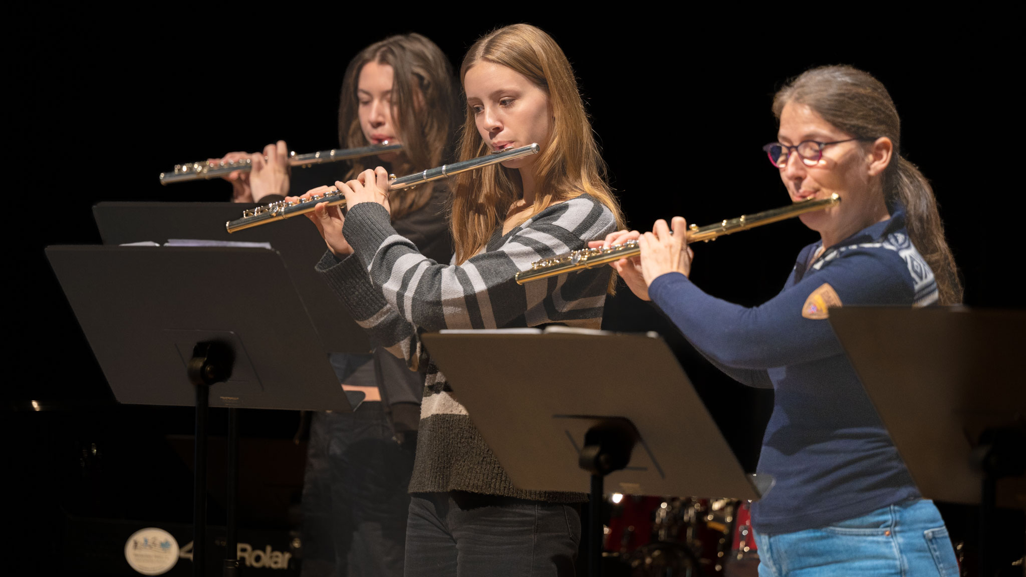 Maria und Mitflötestinnen beim Weihnachtskonzert in der Musikschule