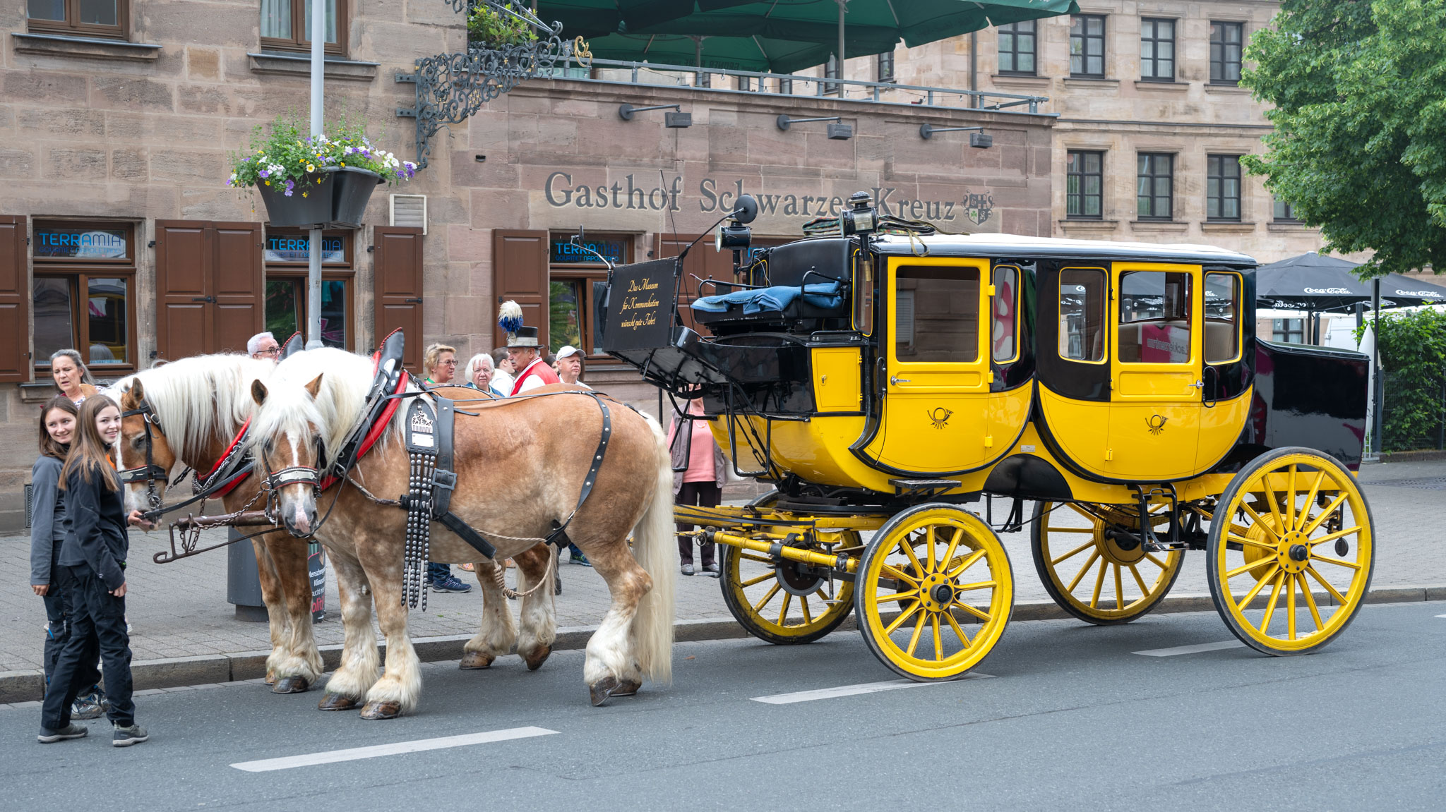 Hoch auf dem gelben Wagen durch Fürth