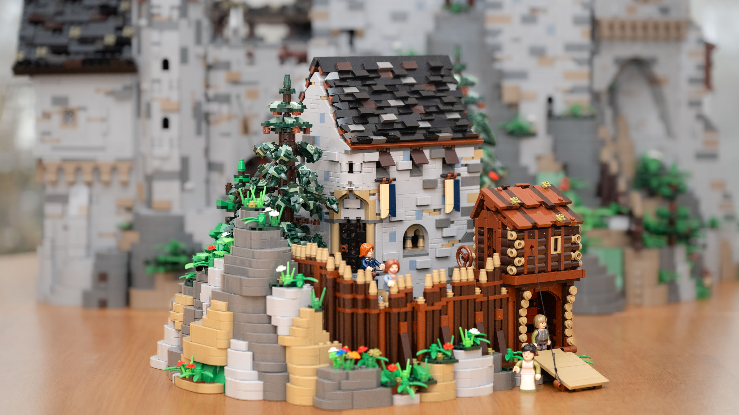 Burg Blaustein aus Miniblocks vor der "großen" Burg Blaustein