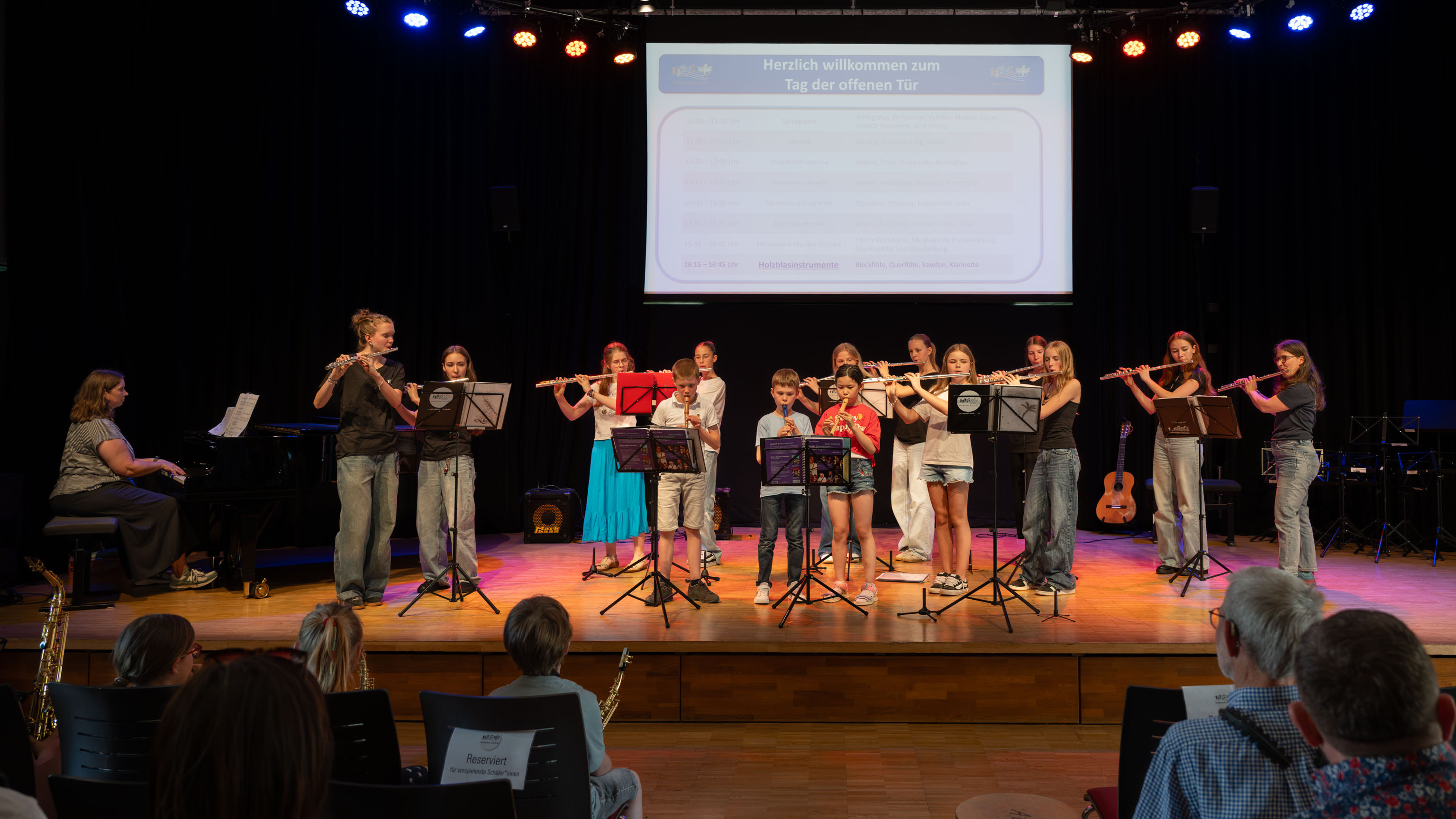 Maria bei ihrem Auftritt in der Musikschule Fürth zum Tag der offenen Tür