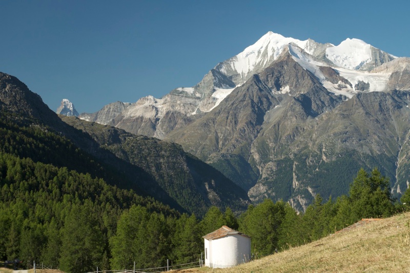 Matterhorn (der ganz kleine Gipfel links im Hintergrund)