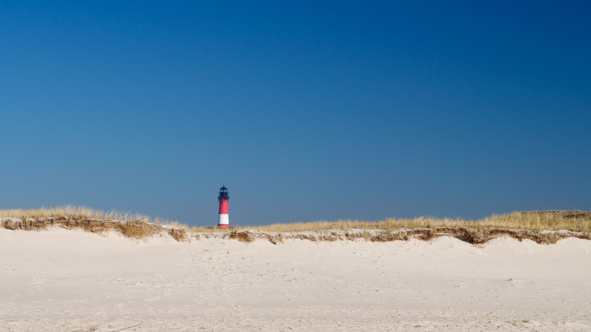 Panorama mit Leuchtturm über Düne