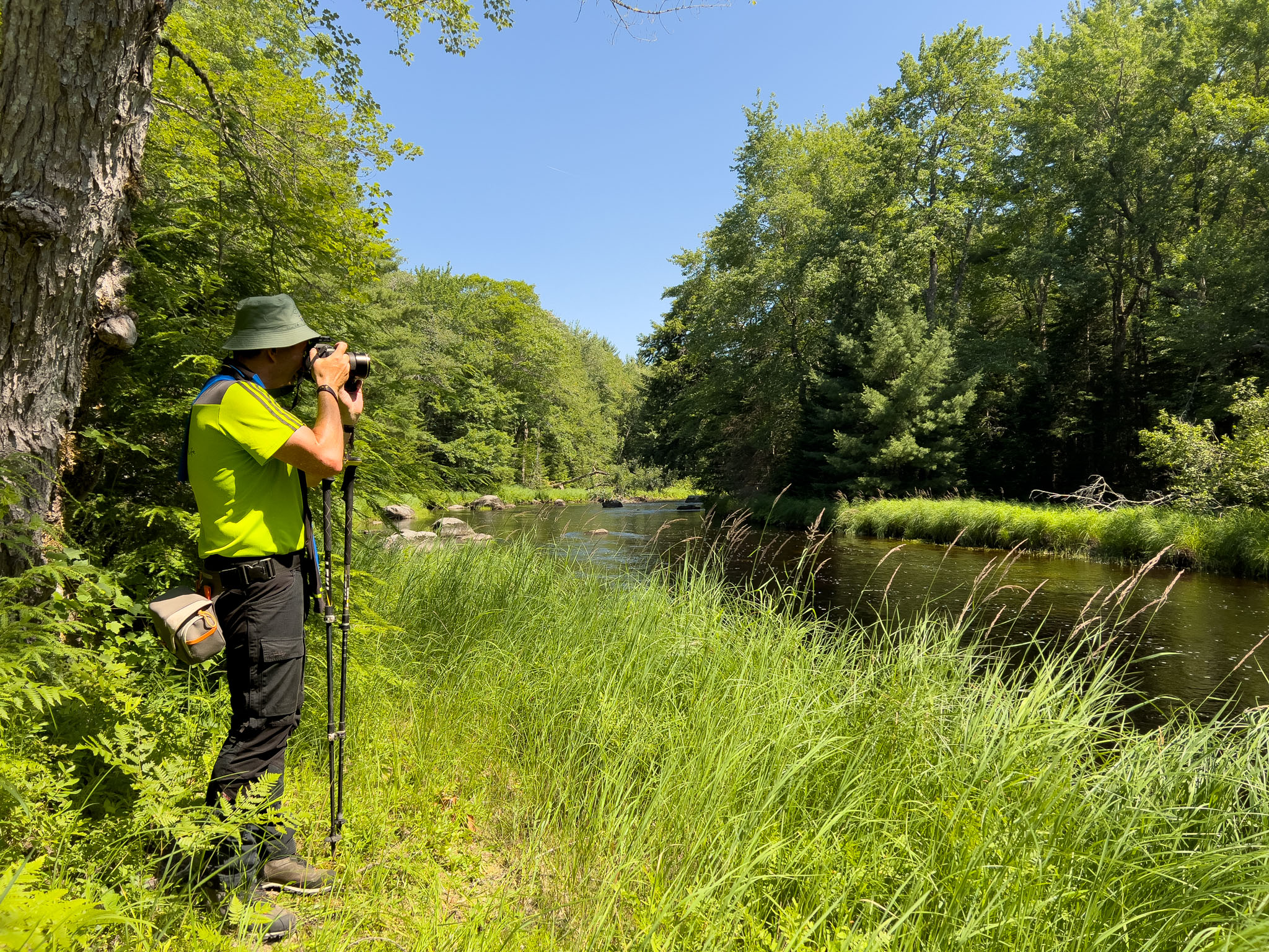 Thomas fotografiert auf dem Ukme'k Trail im Kejimkujik-Nationalpark