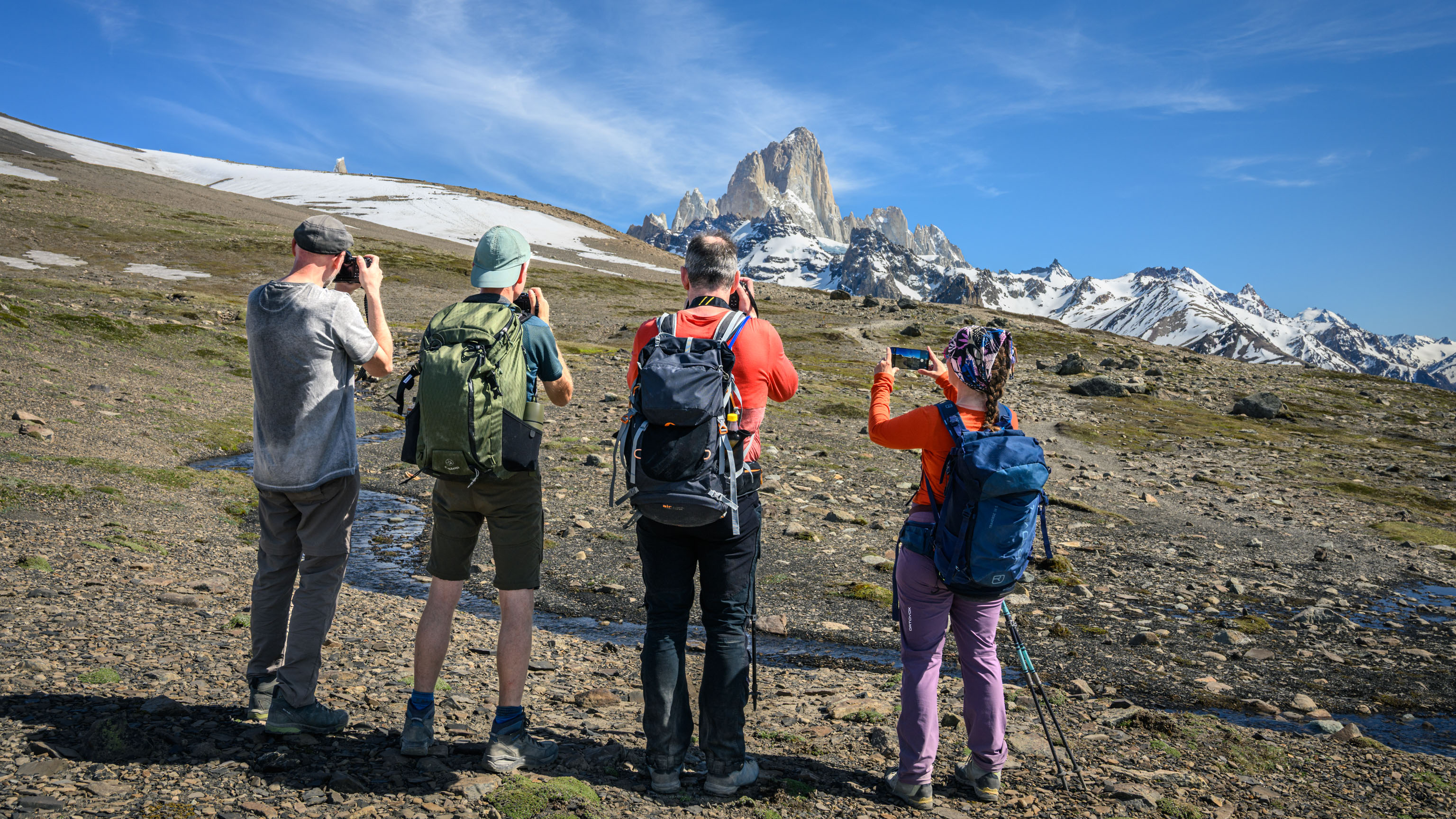 auf dem Weg hoch zum Loma del Pliegue Tumbado fotografiert unsere gesamte Gruppe den Fitz Roy