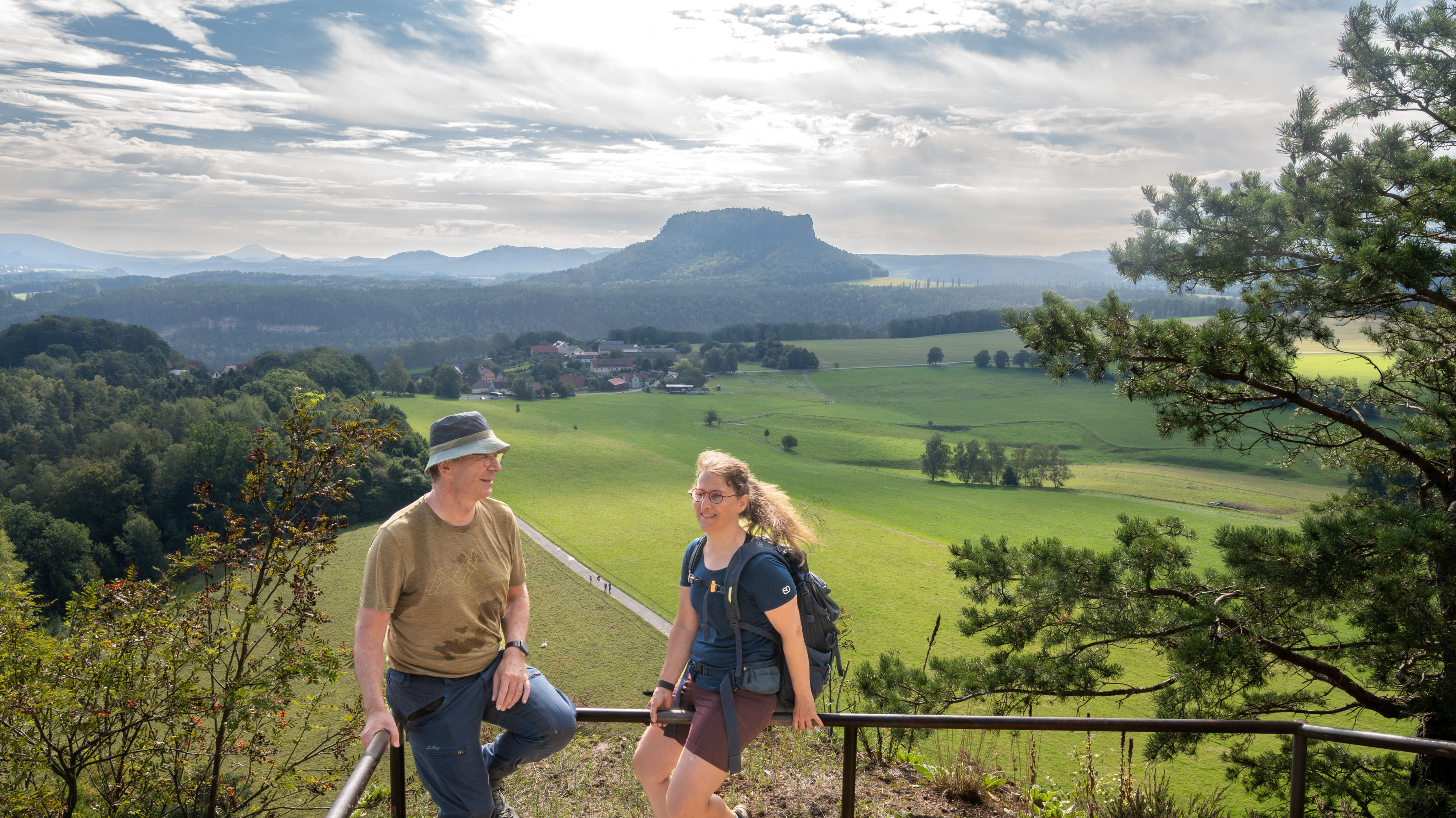 wir beide auf dem Rauenstein, im Hintergrund der Lilienstein